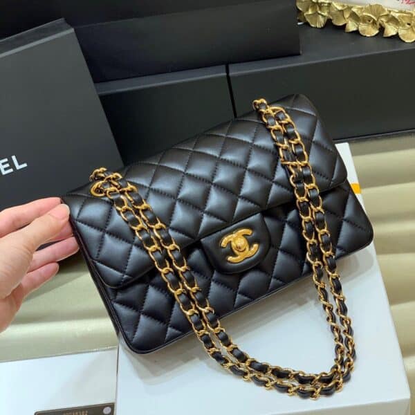 CHANEL CLASSIC FLAP BLACK