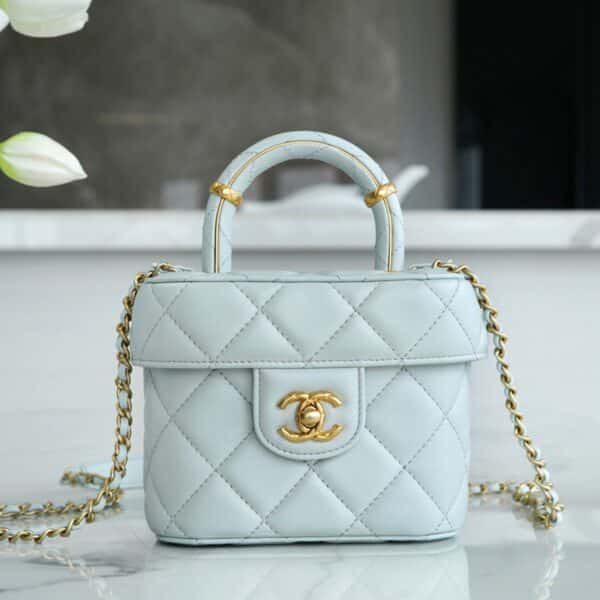 Chanel vanity 23s blue