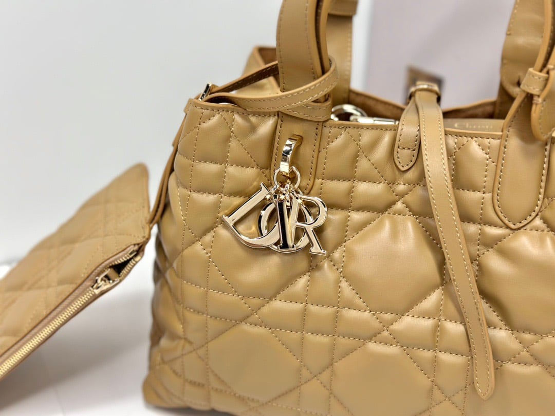 z4790453715661_6f4a79835e045bfe65bdabf478967e3e