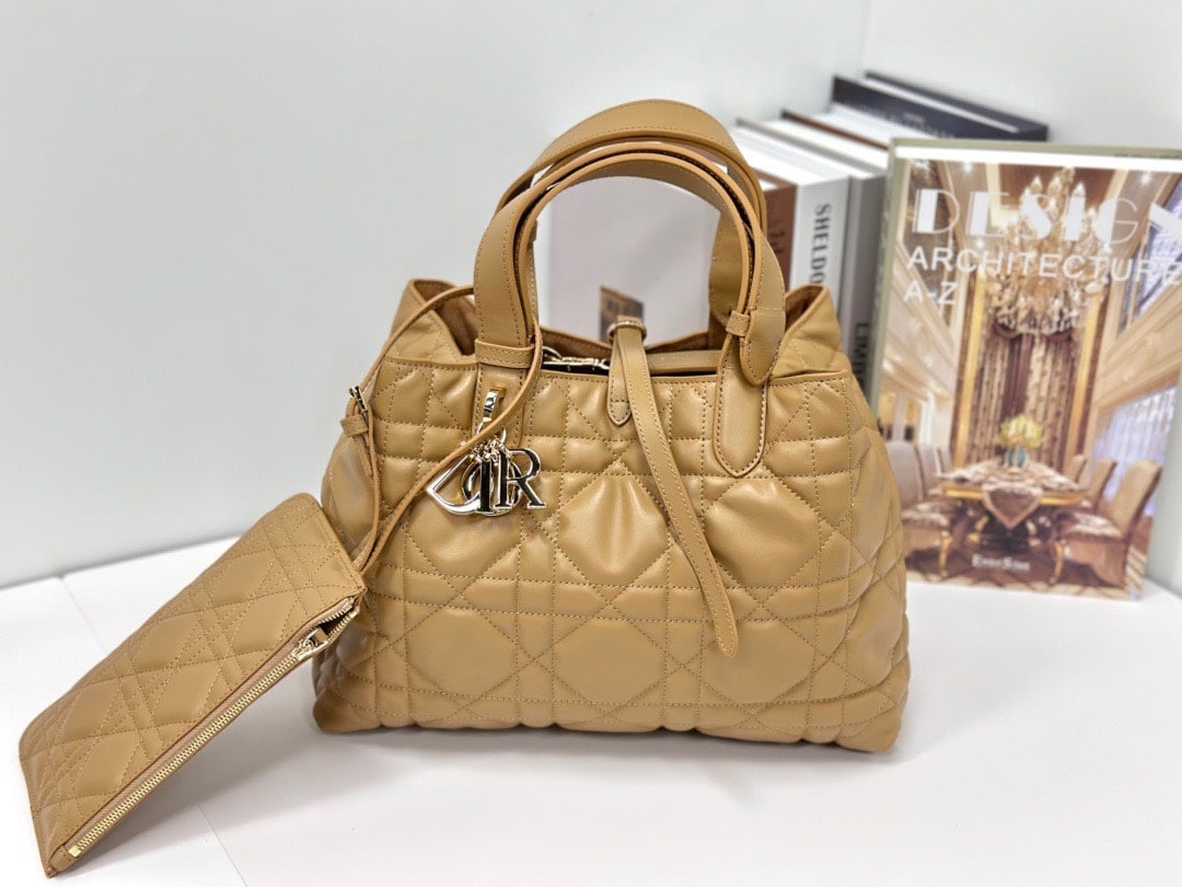 z4790453732353_650aa1975682ab43cab8d501b3901dd4